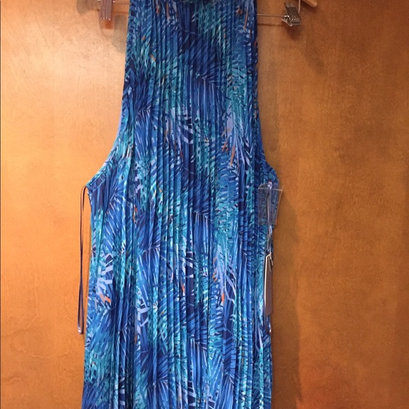 Stunning Pleated Top, peacock colors - Picture 2 of 5